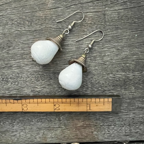 White teardrop earrings - Picture 2 of 4